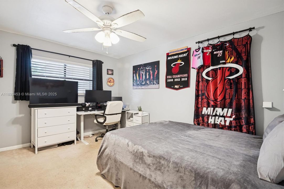 Active With Contract: $194,000 (2 beds, 2 baths, 1215 Square Feet)