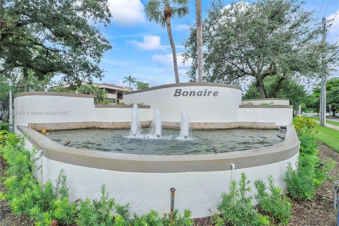 Active With Contract: $194,000 (2 beds, 2 baths, 1215 Square Feet)