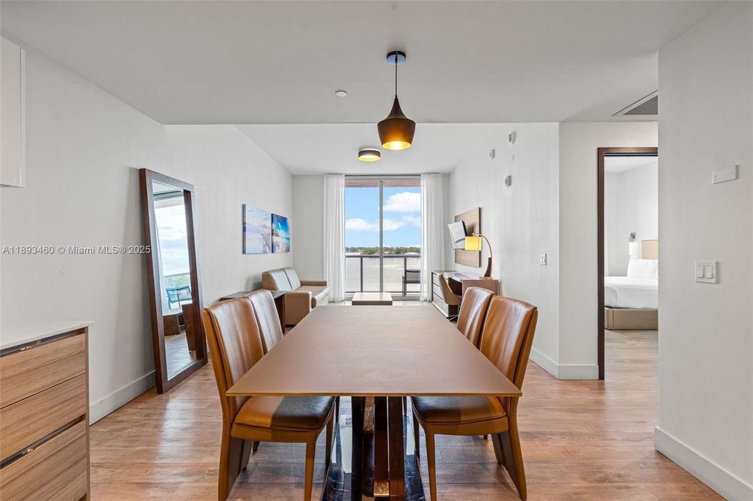 合同活跃: $484,900 (2 贝兹, 1 浴室, 822 平方英尺)