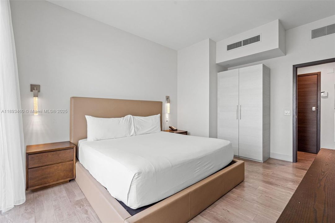 合同活跃: $484,900 (2 贝兹, 1 浴室, 822 平方英尺)