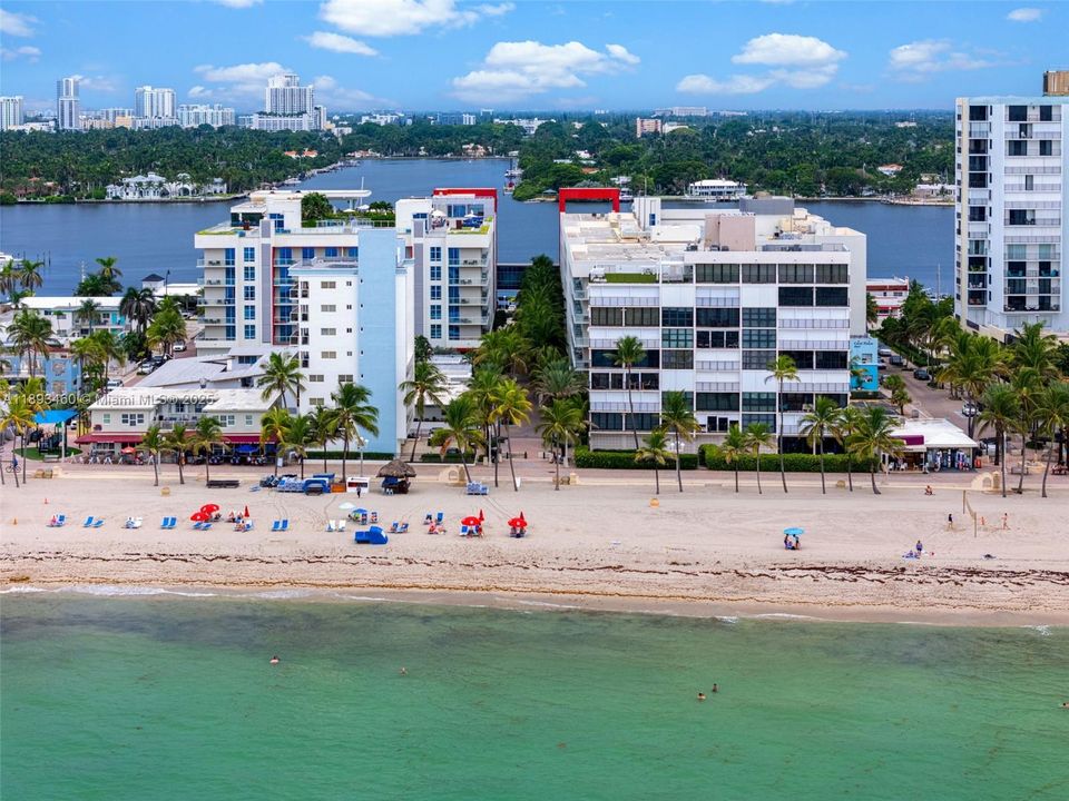 合同活跃: $484,900 (2 贝兹, 1 浴室, 822 平方英尺)