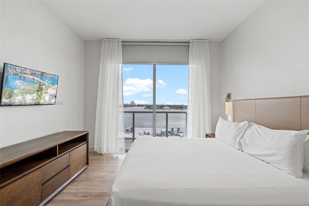 合同活跃: $484,900 (2 贝兹, 1 浴室, 822 平方英尺)