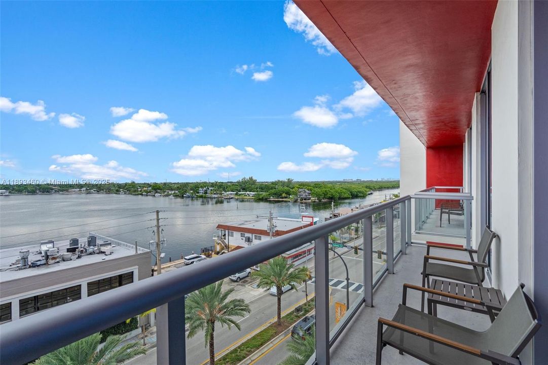 合同活跃: $484,900 (2 贝兹, 1 浴室, 822 平方英尺)