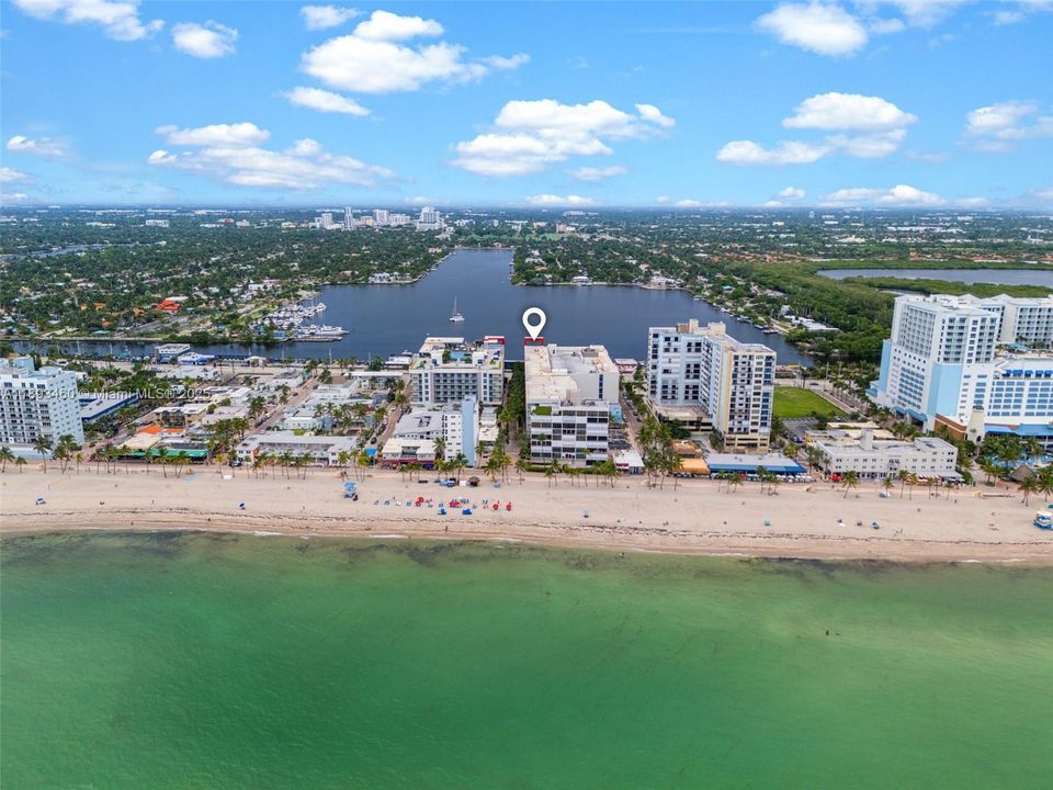 合同活跃: $484,900 (2 贝兹, 1 浴室, 822 平方英尺)