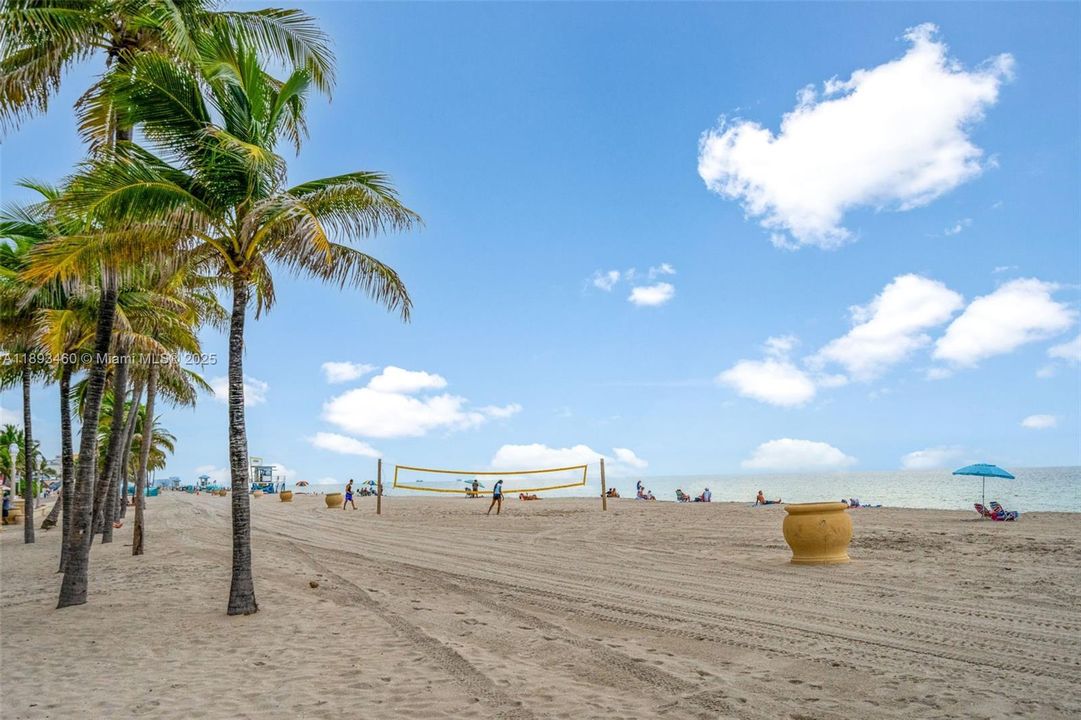 合同活跃: $484,900 (2 贝兹, 1 浴室, 822 平方英尺)