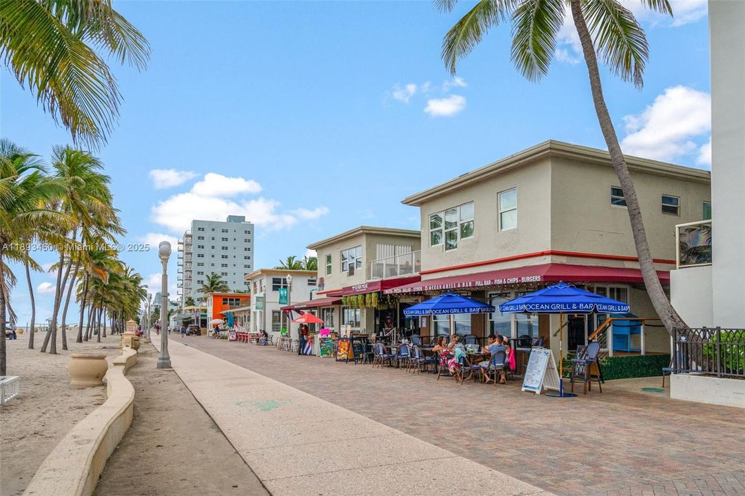 合同活跃: $484,900 (2 贝兹, 1 浴室, 822 平方英尺)