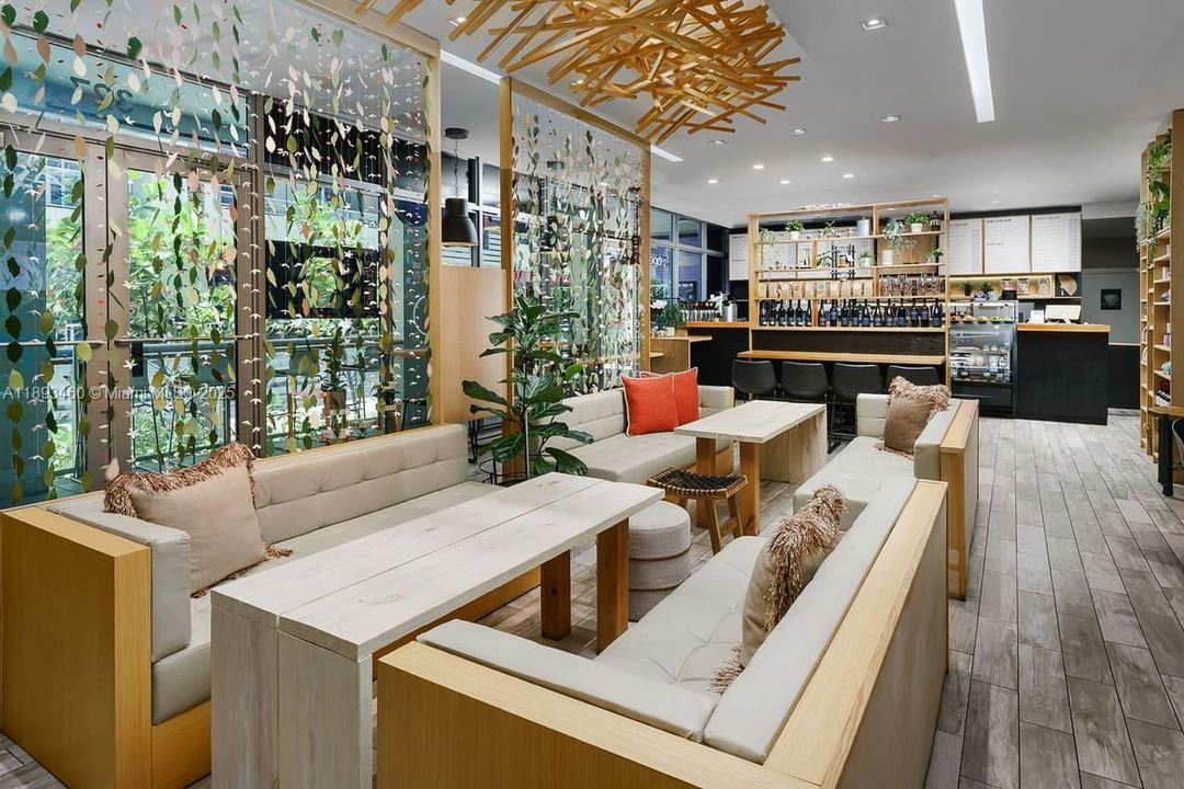 合同活跃: $484,900 (2 贝兹, 1 浴室, 822 平方英尺)