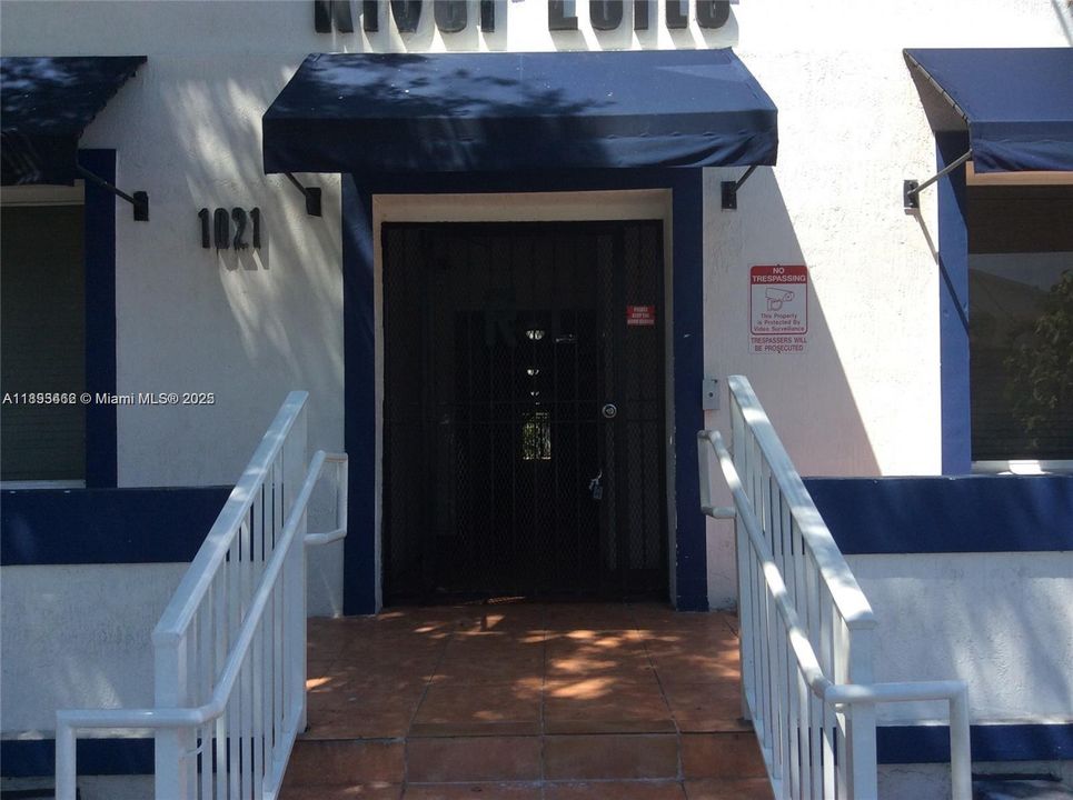 最近售出: $115,000 (2 贝兹, 1 浴室, 615 平方英尺)