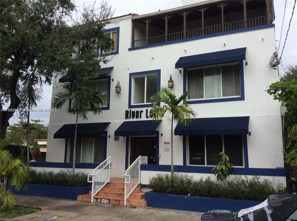 最近售出: $115,000 (2 贝兹, 1 浴室, 615 平方英尺)