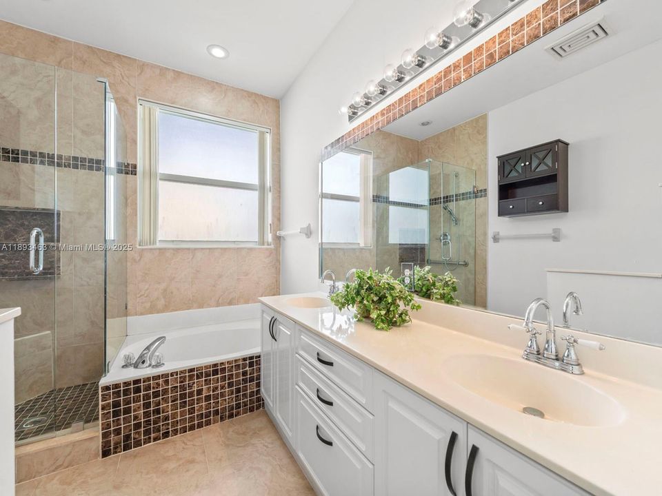 合同活跃: $545,000 (3 贝兹, 2 浴室, 1778 平方英尺)