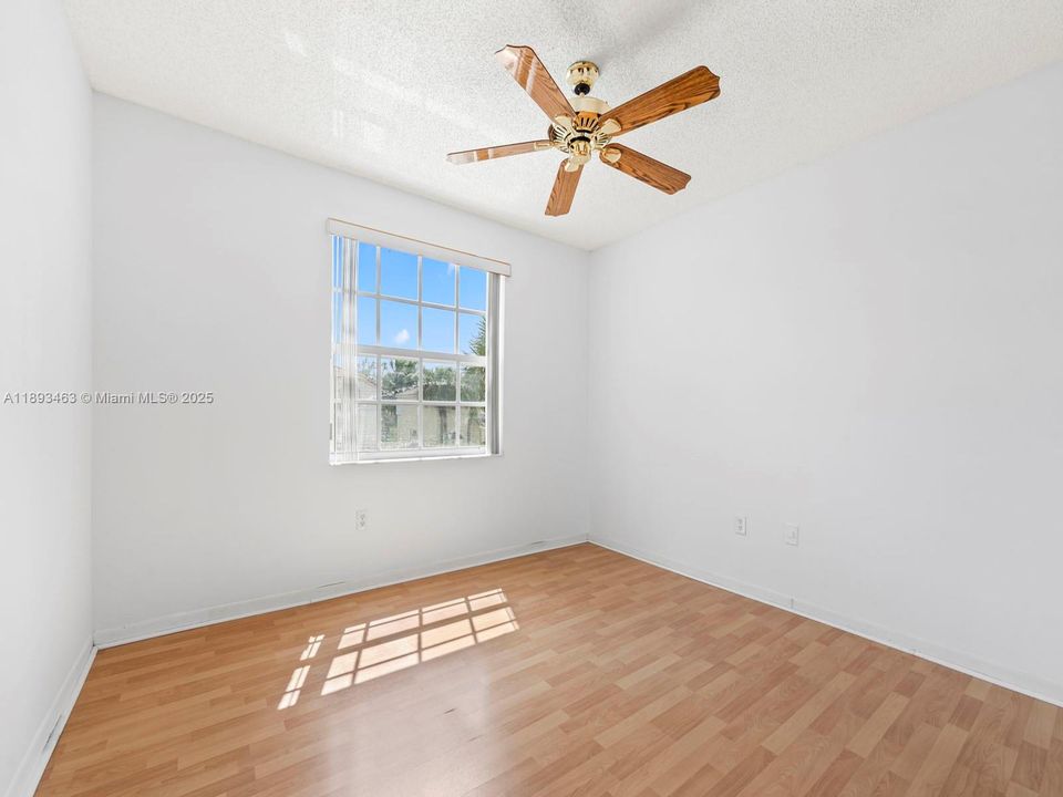 合同活跃: $545,000 (3 贝兹, 2 浴室, 1778 平方英尺)