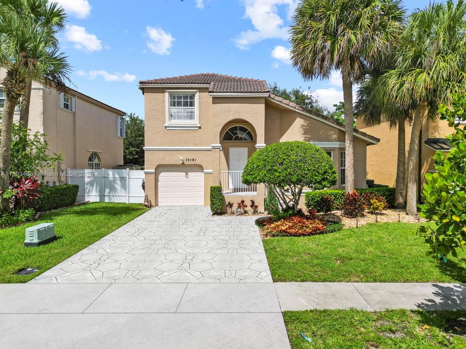 合同活跃: $545,000 (3 贝兹, 2 浴室, 1778 平方英尺)