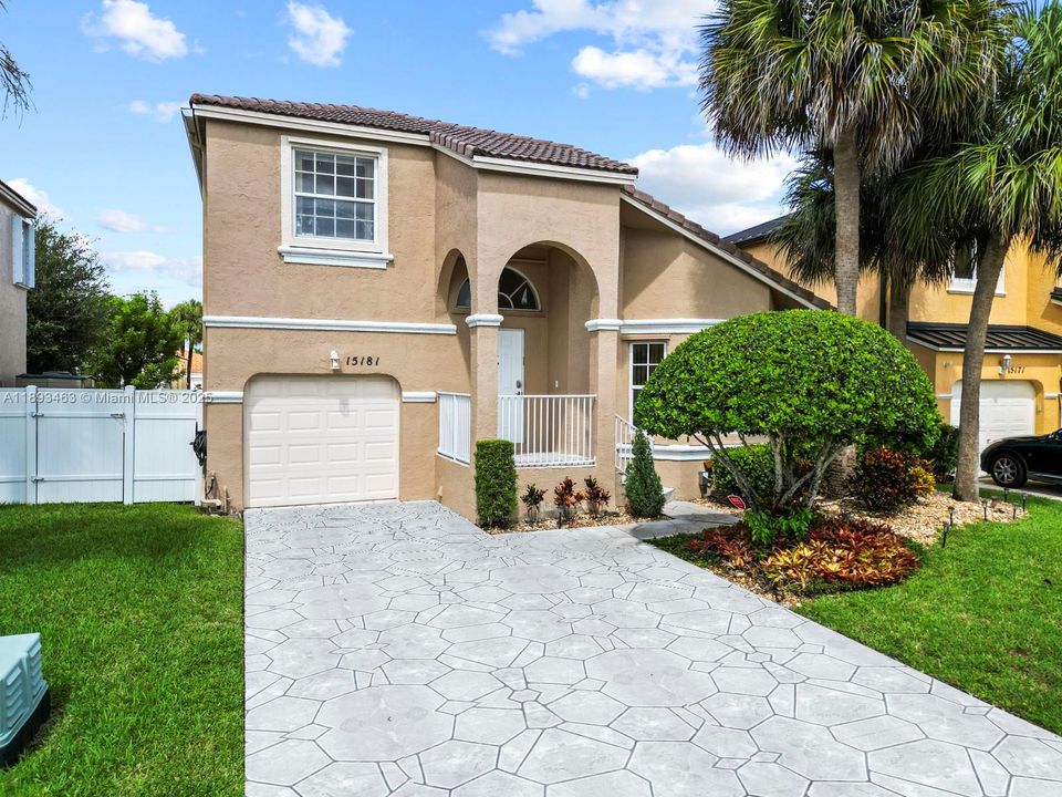 合同活跃: $545,000 (3 贝兹, 2 浴室, 1778 平方英尺)