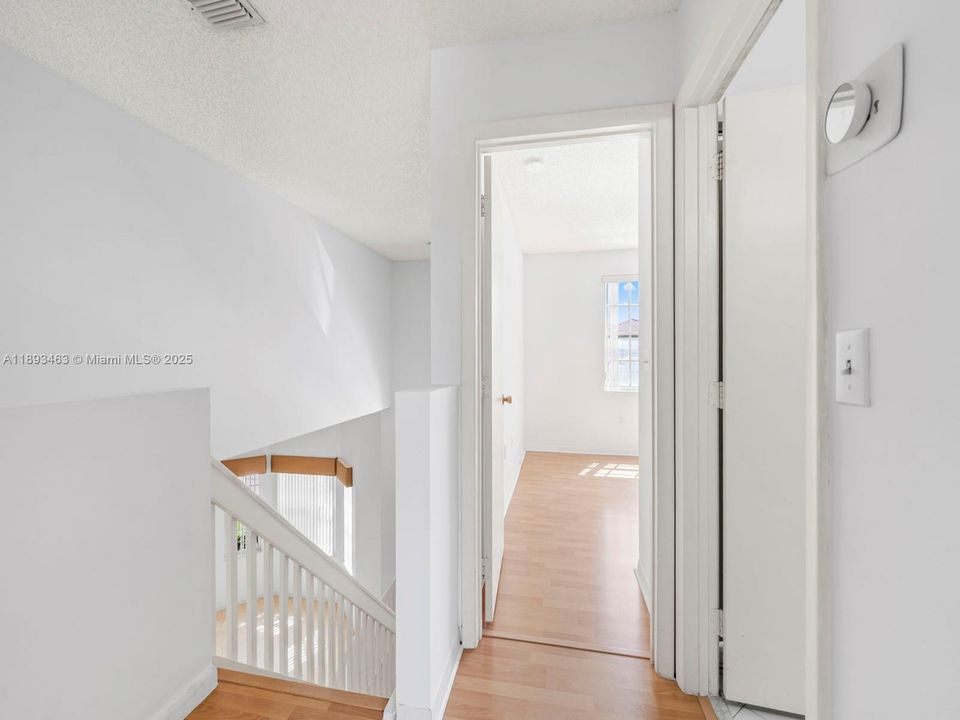 合同活跃: $545,000 (3 贝兹, 2 浴室, 1778 平方英尺)