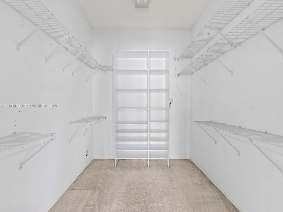 合同活跃: $545,000 (3 贝兹, 2 浴室, 1778 平方英尺)