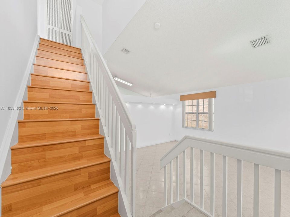 合同活跃: $545,000 (3 贝兹, 2 浴室, 1778 平方英尺)