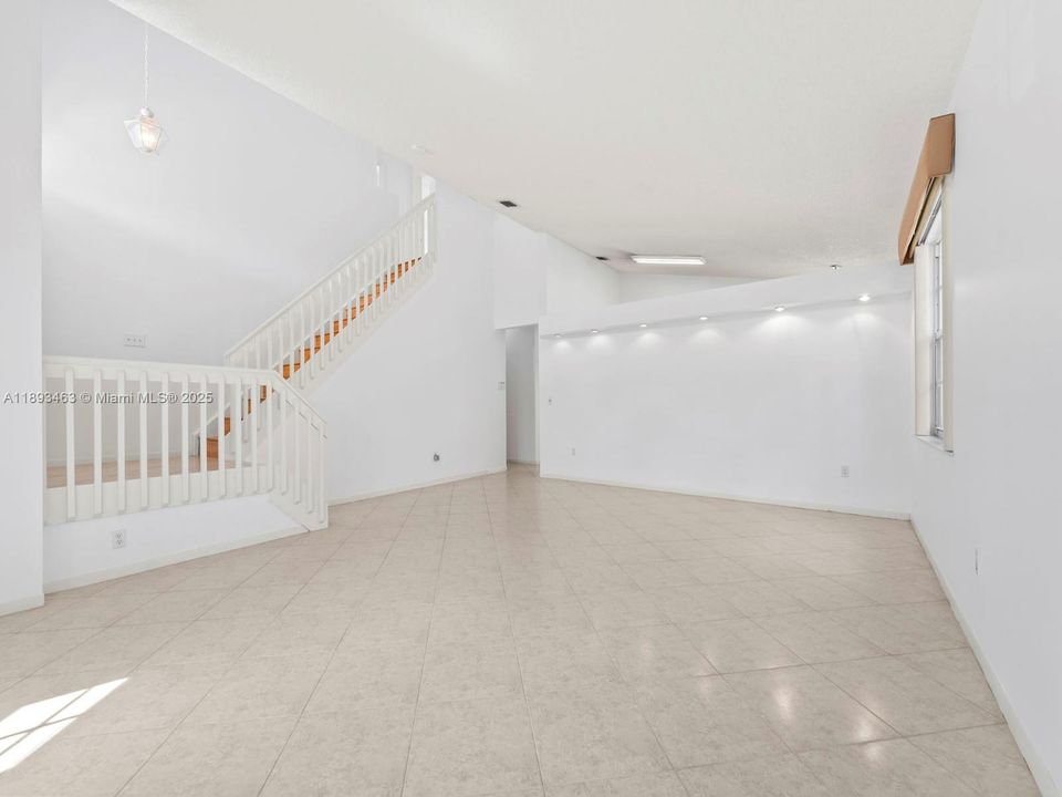 合同活跃: $545,000 (3 贝兹, 2 浴室, 1778 平方英尺)