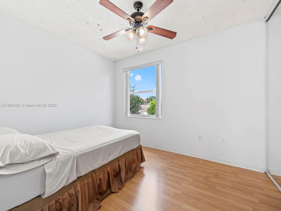 合同活跃: $545,000 (3 贝兹, 2 浴室, 1778 平方英尺)