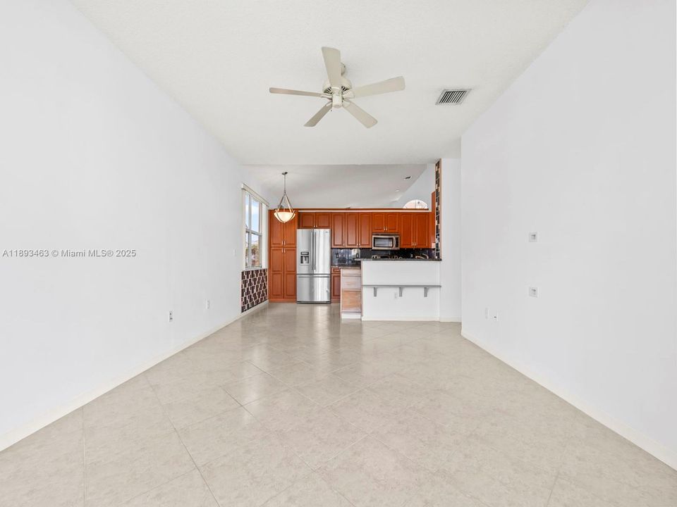 合同活跃: $545,000 (3 贝兹, 2 浴室, 1778 平方英尺)