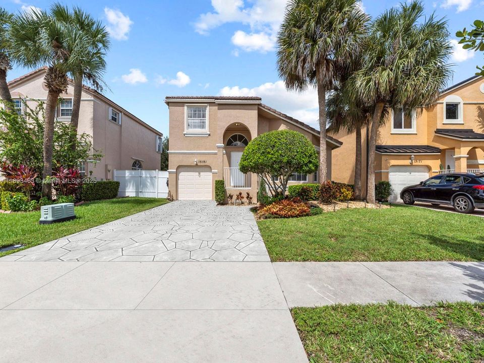 合同活跃: $545,000 (3 贝兹, 2 浴室, 1778 平方英尺)