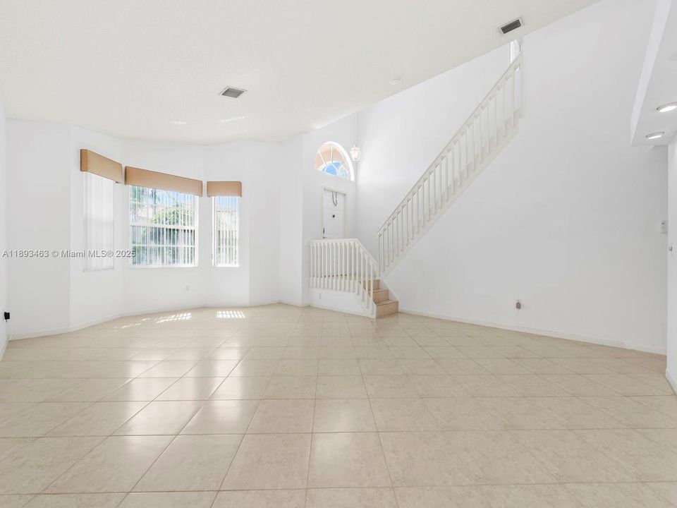 合同活跃: $545,000 (3 贝兹, 2 浴室, 1778 平方英尺)