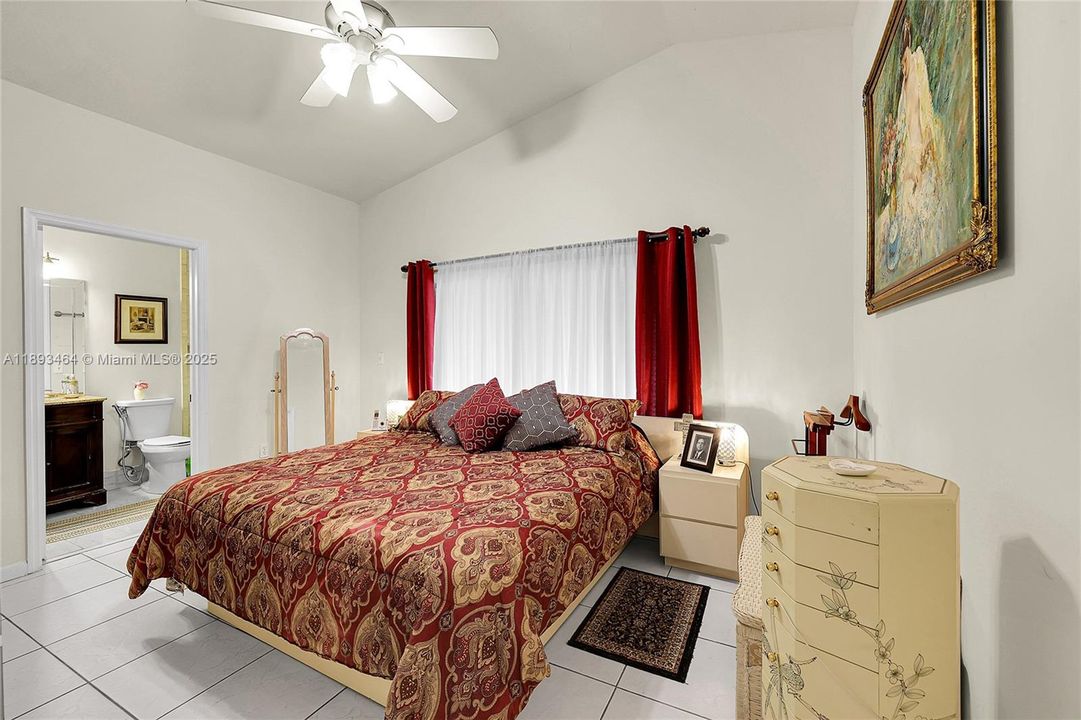 For Sale: $529,000 (3 beds, 2 baths, 1249 Square Feet)