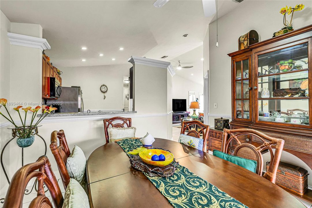 For Sale: $529,000 (3 beds, 2 baths, 1249 Square Feet)