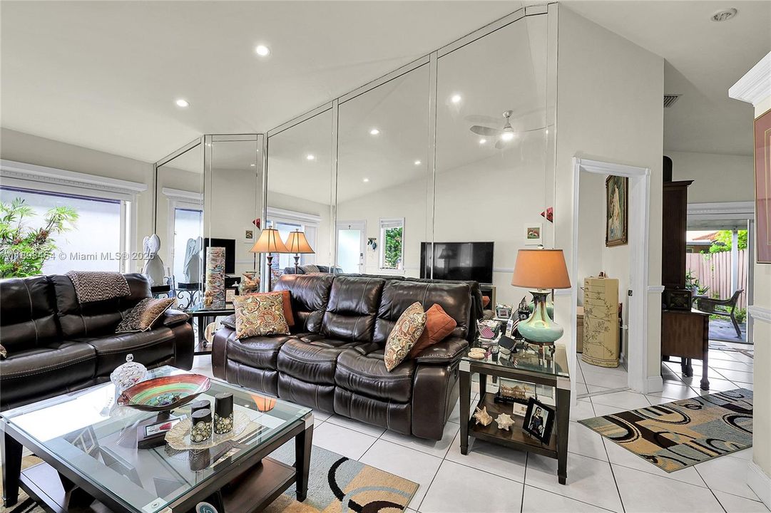 For Sale: $529,000 (3 beds, 2 baths, 1249 Square Feet)