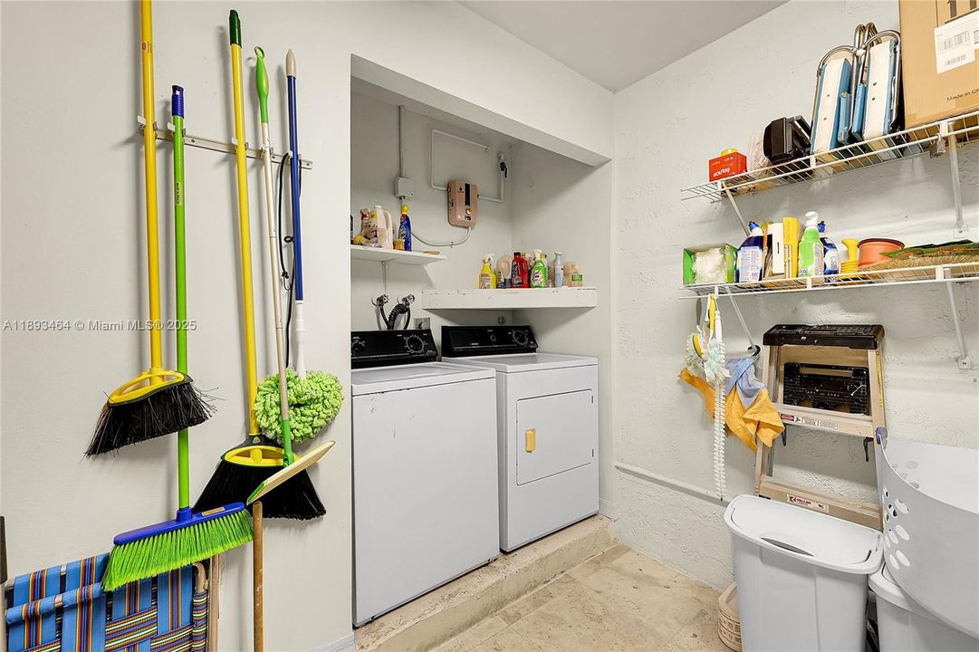 For Sale: $529,000 (3 beds, 2 baths, 1249 Square Feet)