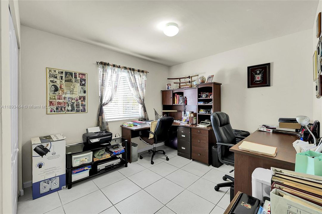 For Sale: $529,000 (3 beds, 2 baths, 1249 Square Feet)