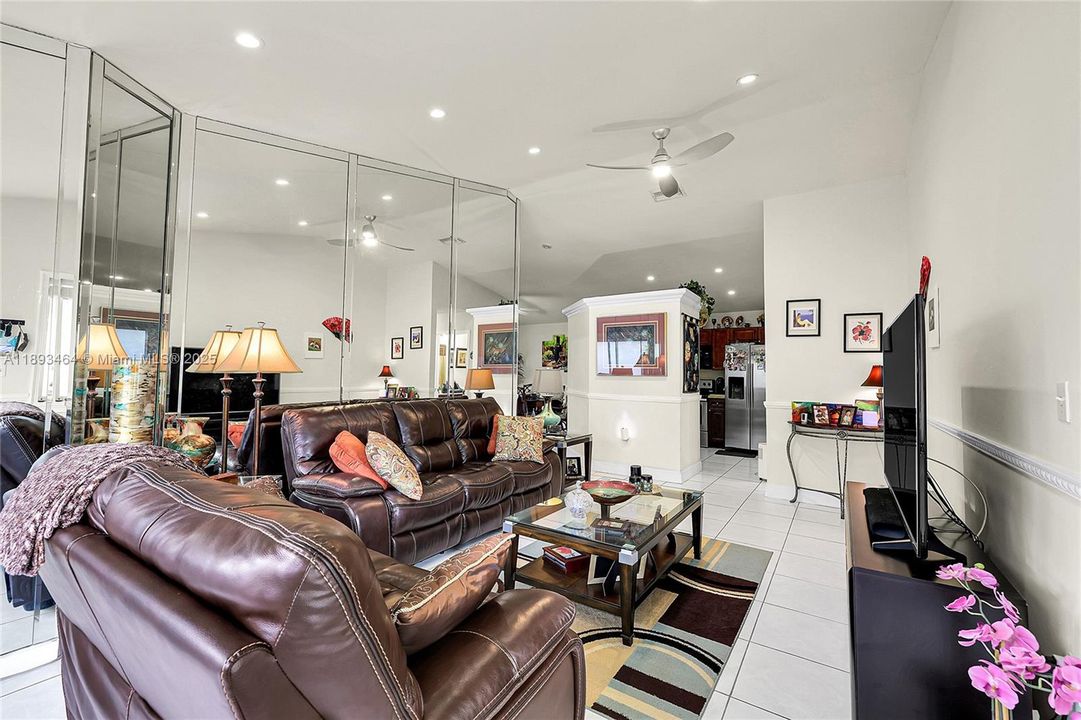 For Sale: $529,000 (3 beds, 2 baths, 1249 Square Feet)