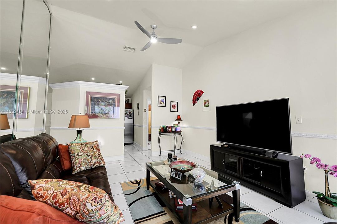 For Sale: $529,000 (3 beds, 2 baths, 1249 Square Feet)