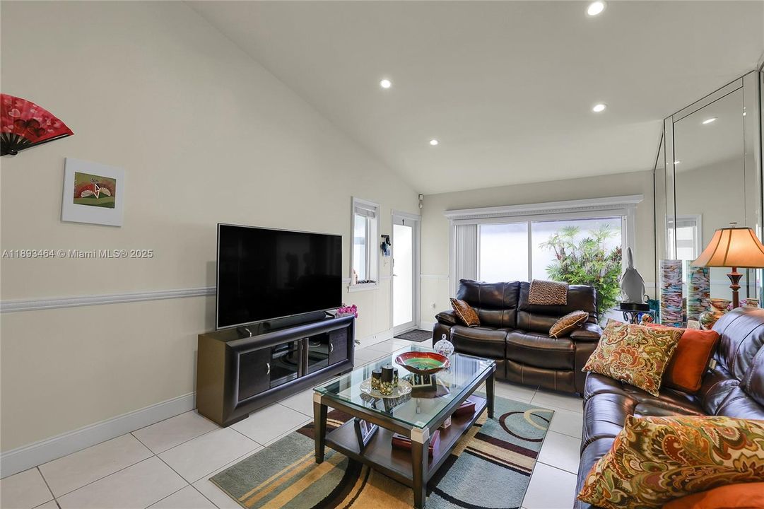 For Sale: $529,000 (3 beds, 2 baths, 1249 Square Feet)