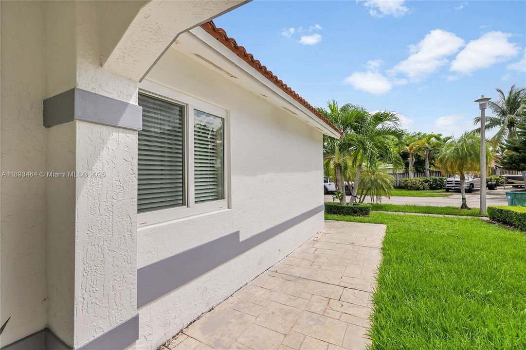 For Sale: $529,000 (3 beds, 2 baths, 1249 Square Feet)