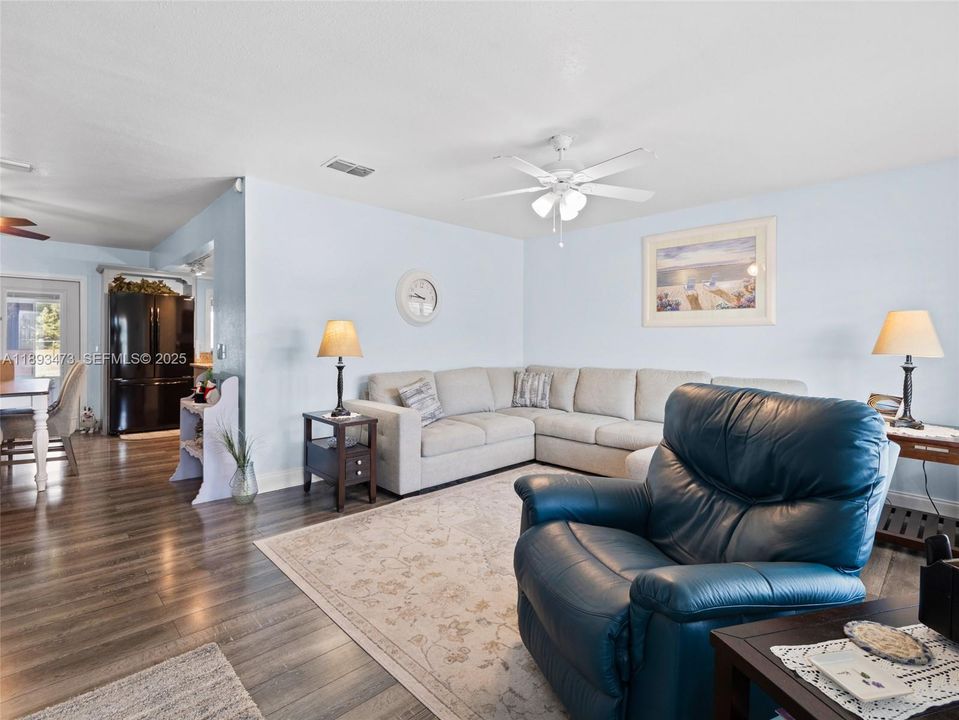 待售: $537,500 (4 贝兹, 4 浴室, 2800 平方英尺)