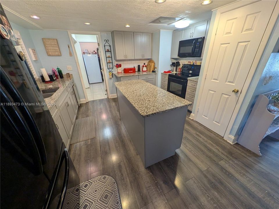 待售: $537,500 (4 贝兹, 4 浴室, 2800 平方英尺)