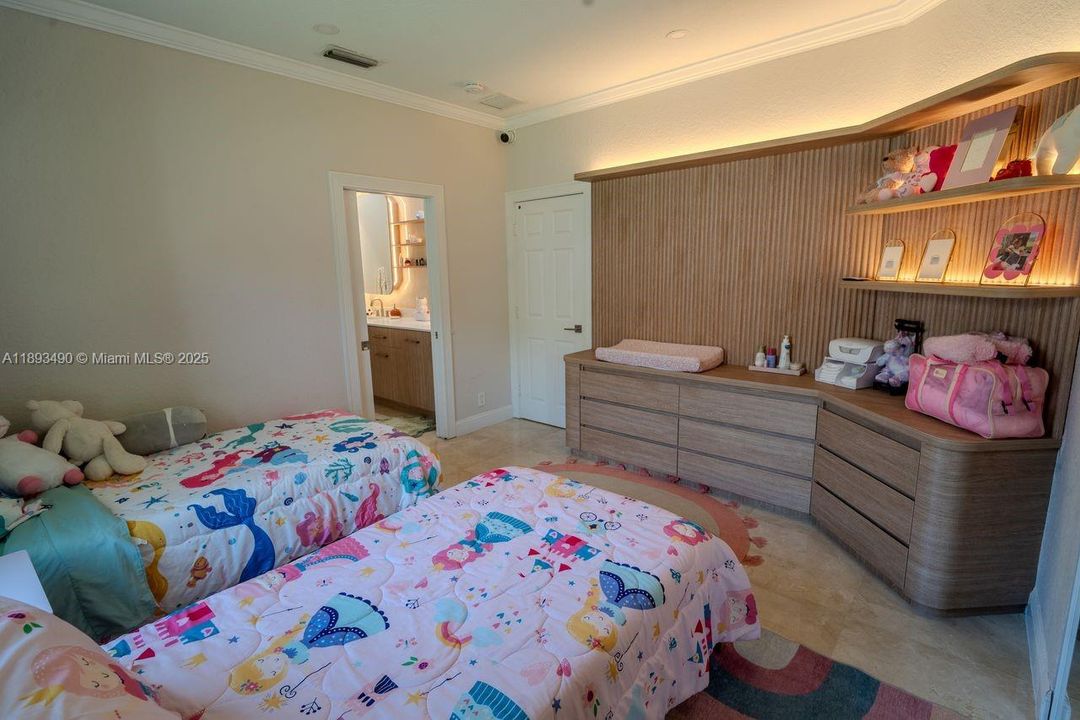 For Rent: $17,000 (4 beds, 4 baths, 4316 Square Feet)