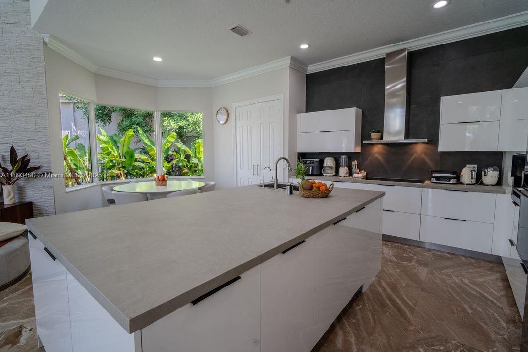 For Rent: $17,000 (4 beds, 4 baths, 4316 Square Feet)