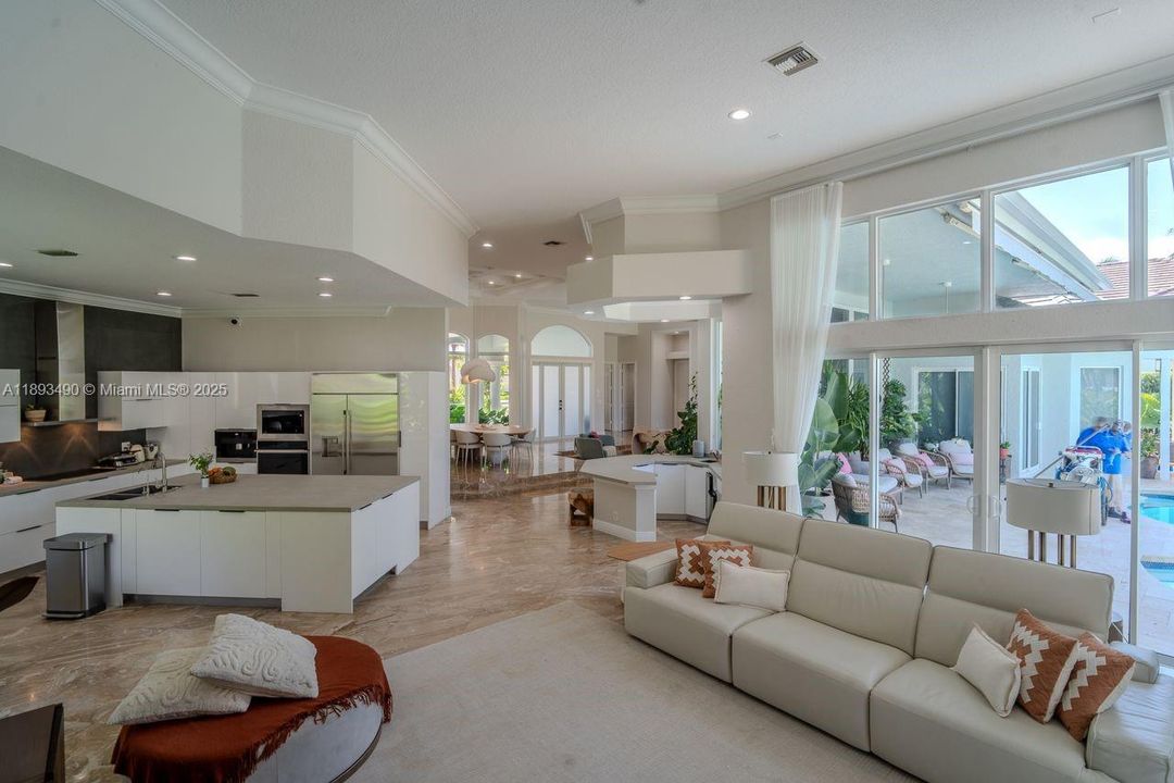 For Rent: $17,000 (4 beds, 4 baths, 4316 Square Feet)