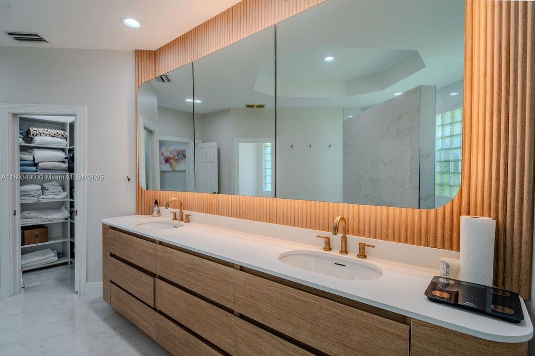 For Rent: $17,000 (4 beds, 4 baths, 4316 Square Feet)