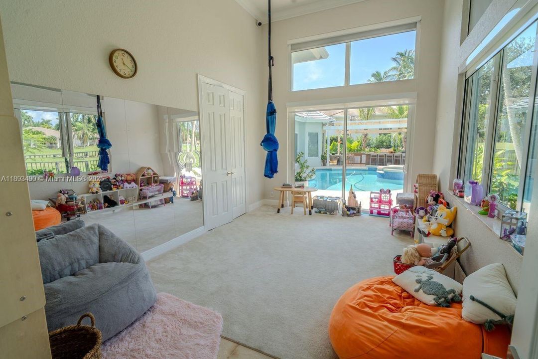 For Rent: $17,000 (4 beds, 4 baths, 4316 Square Feet)