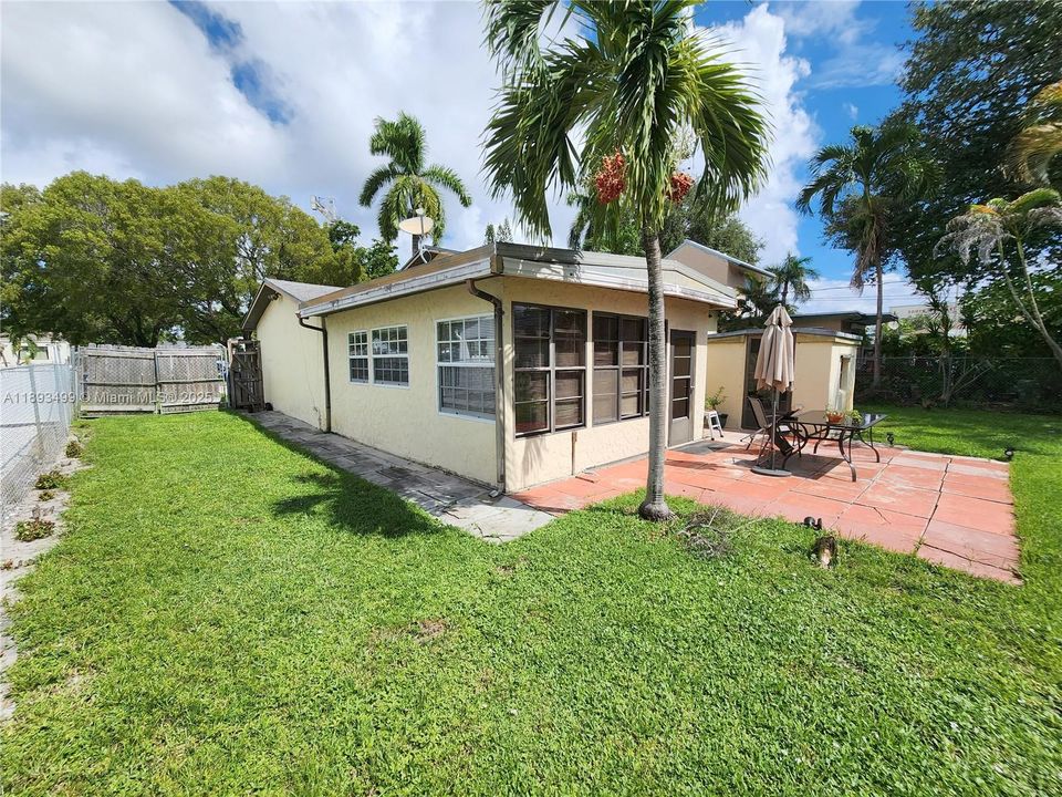 合同活跃: $420,000 (2 贝兹, 1 浴室, 1220 平方英尺)