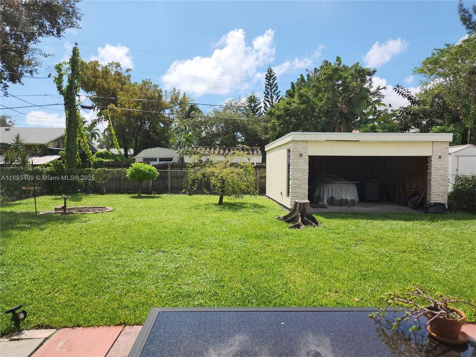 合同活跃: $420,000 (2 贝兹, 1 浴室, 1220 平方英尺)