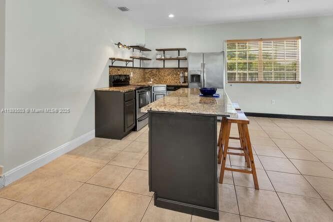 На продажу: $699,000 (3 спален, 2 ванн, 1565 Квадратных фут)