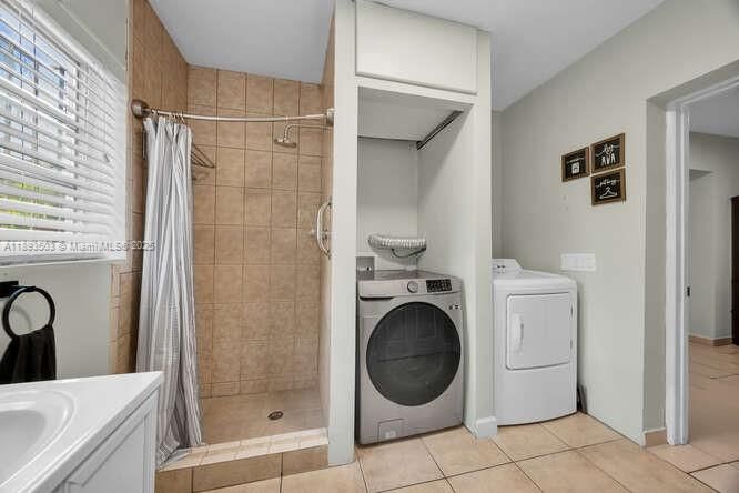 На продажу: $699,000 (3 спален, 2 ванн, 1565 Квадратных фут)