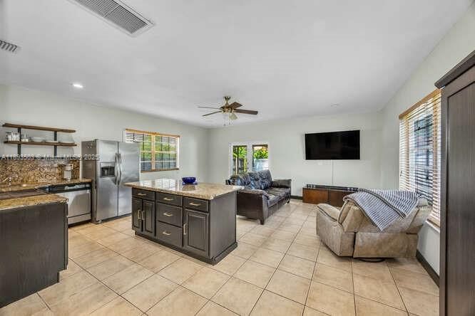 На продажу: $699,000 (3 спален, 2 ванн, 1565 Квадратных фут)