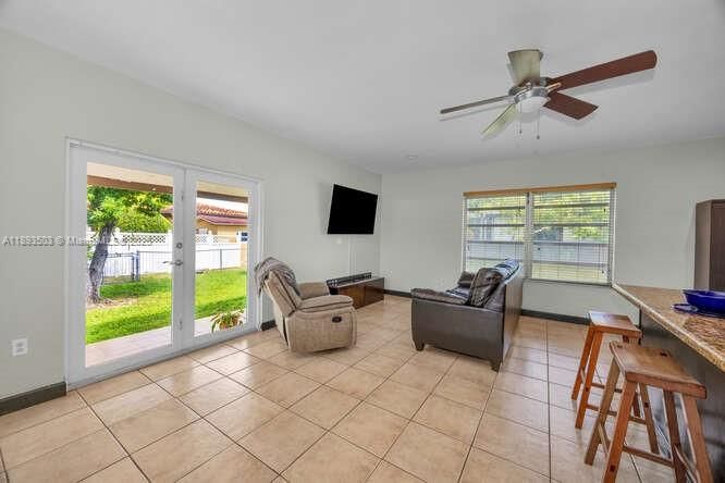 На продажу: $699,000 (3 спален, 2 ванн, 1565 Квадратных фут)