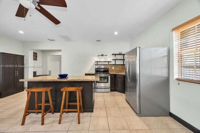 На продажу: $699,000 (3 спален, 2 ванн, 1565 Квадратных фут)