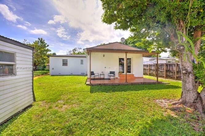 На продажу: $699,000 (3 спален, 2 ванн, 1565 Квадратных фут)