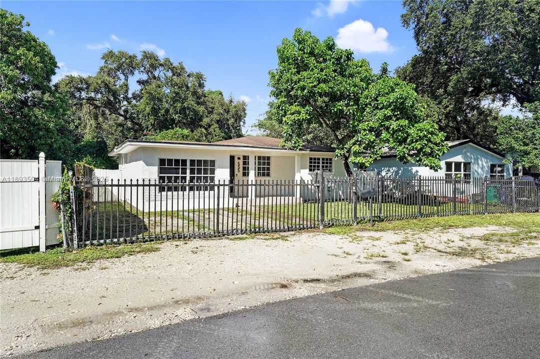 Active With Contract: $504,900 (3 beds, 2 baths, 1601 Square Feet)